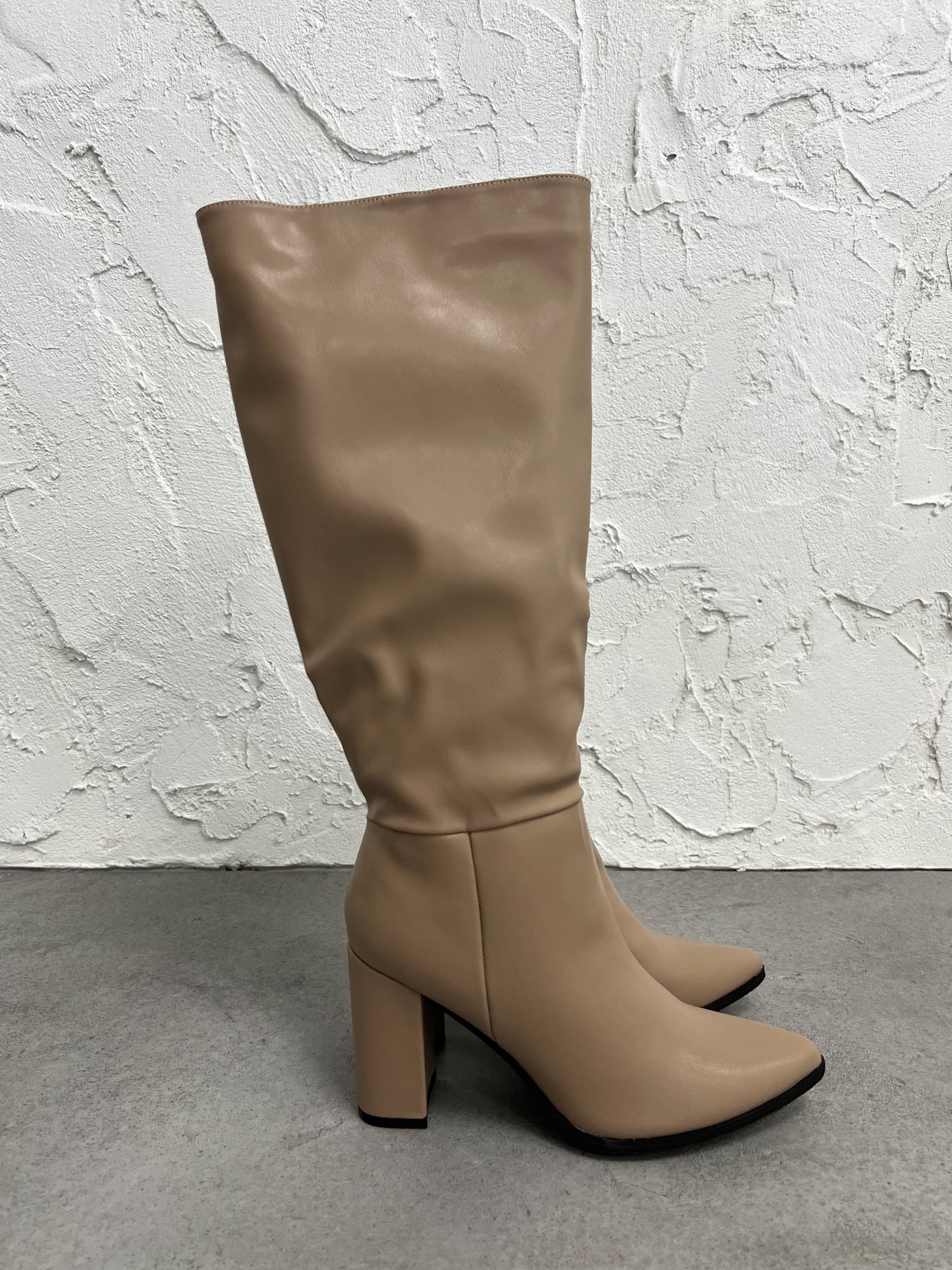 Stivale tacco largo tan