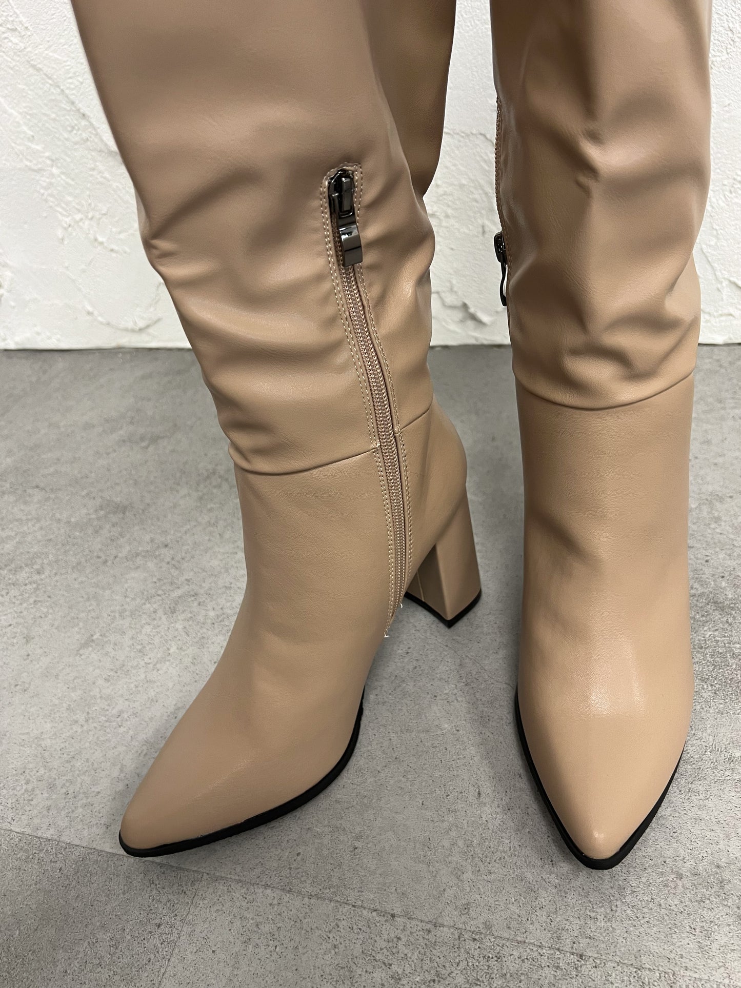 Stivale tacco largo tan