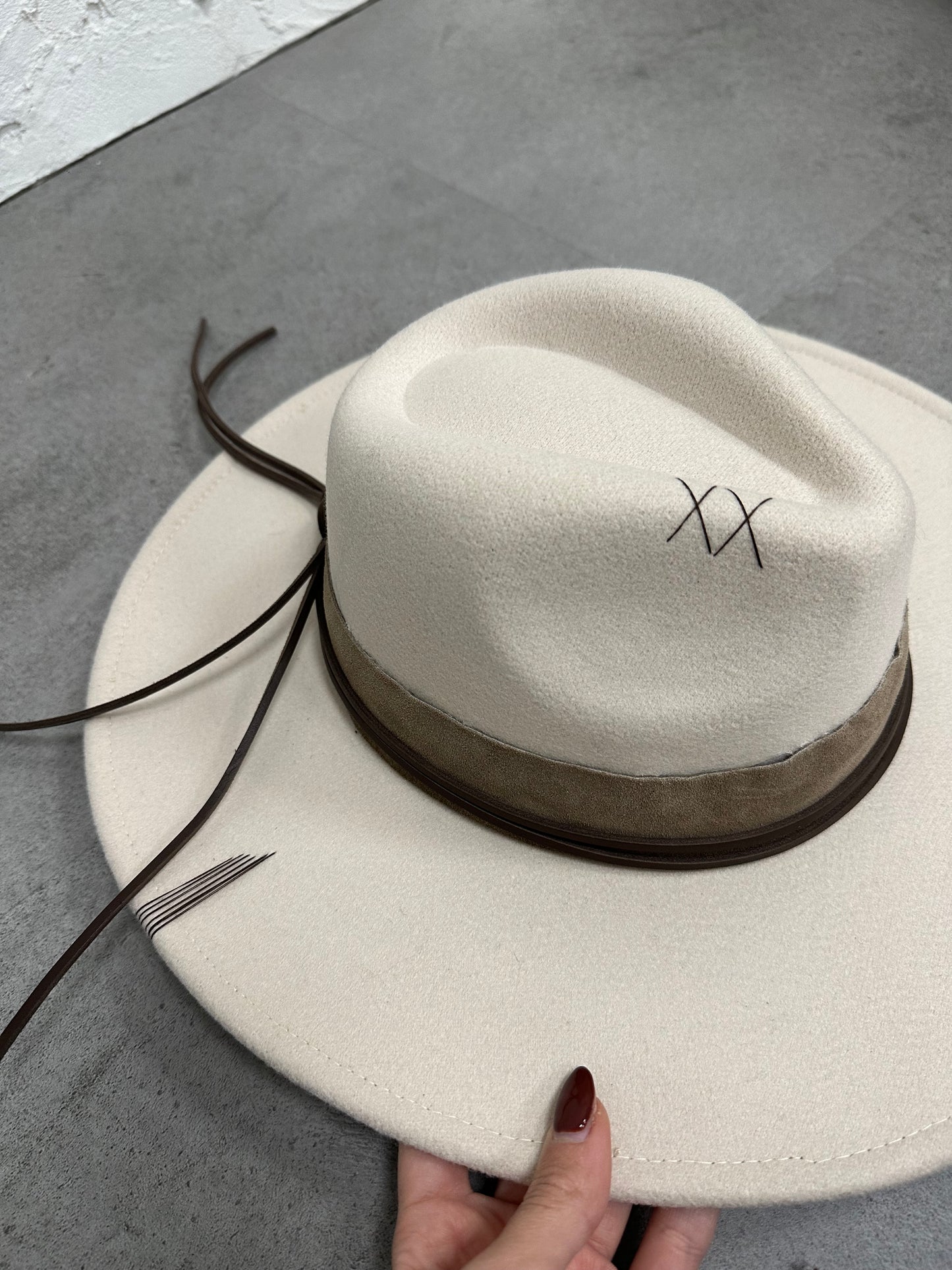 Cappello falda larga