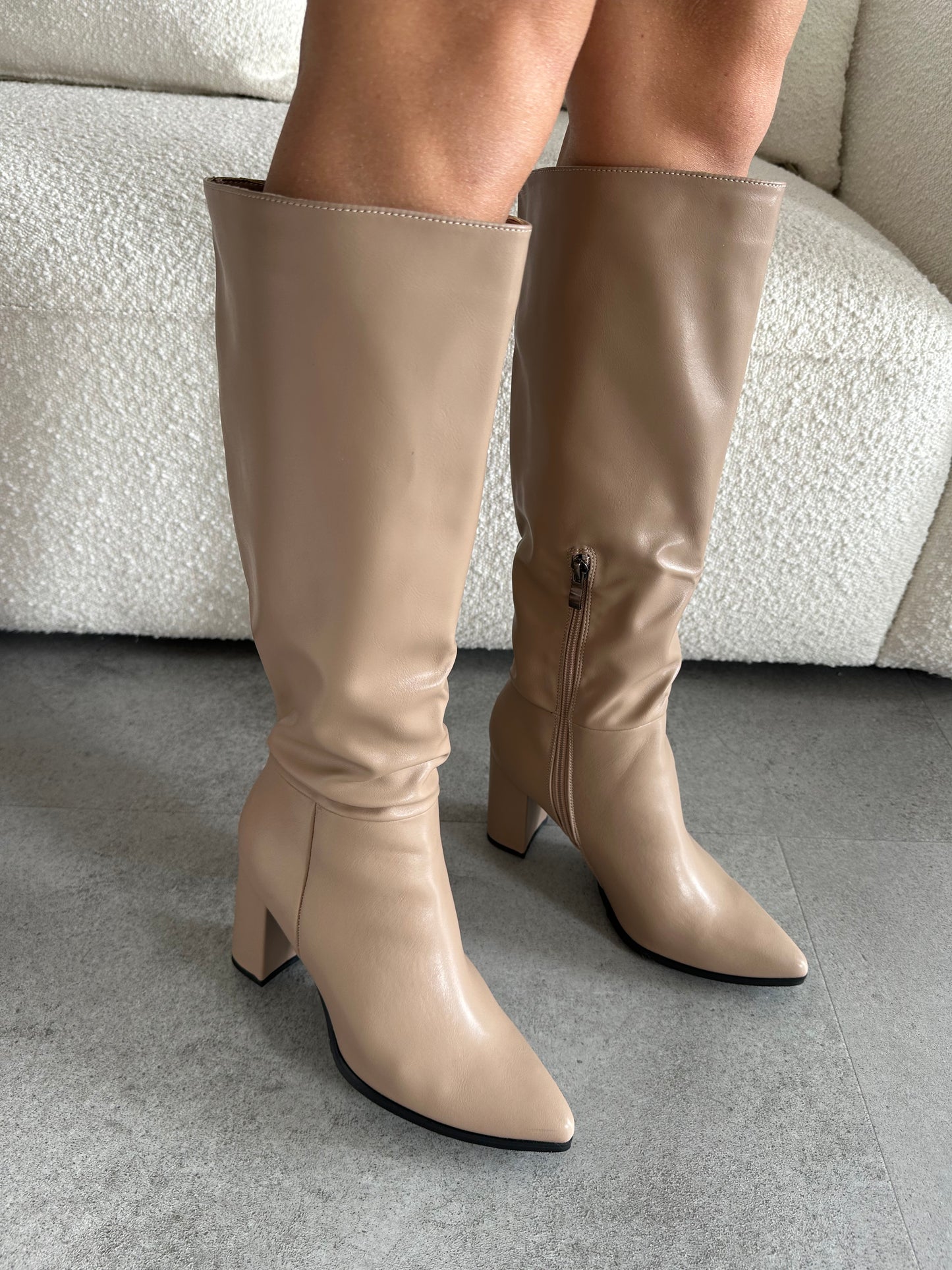 Stivale tacco largo tan