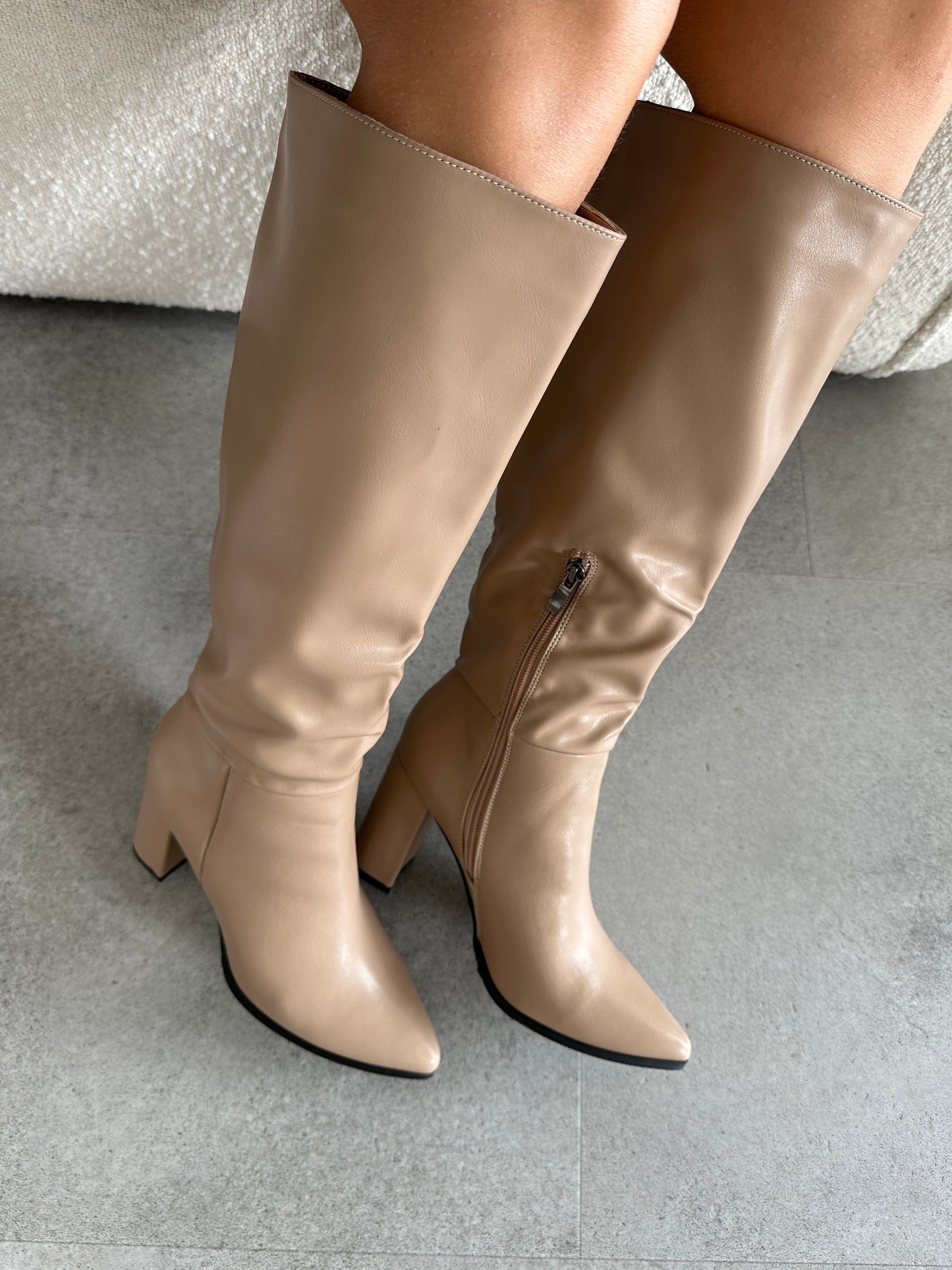 Stivale tacco largo tan