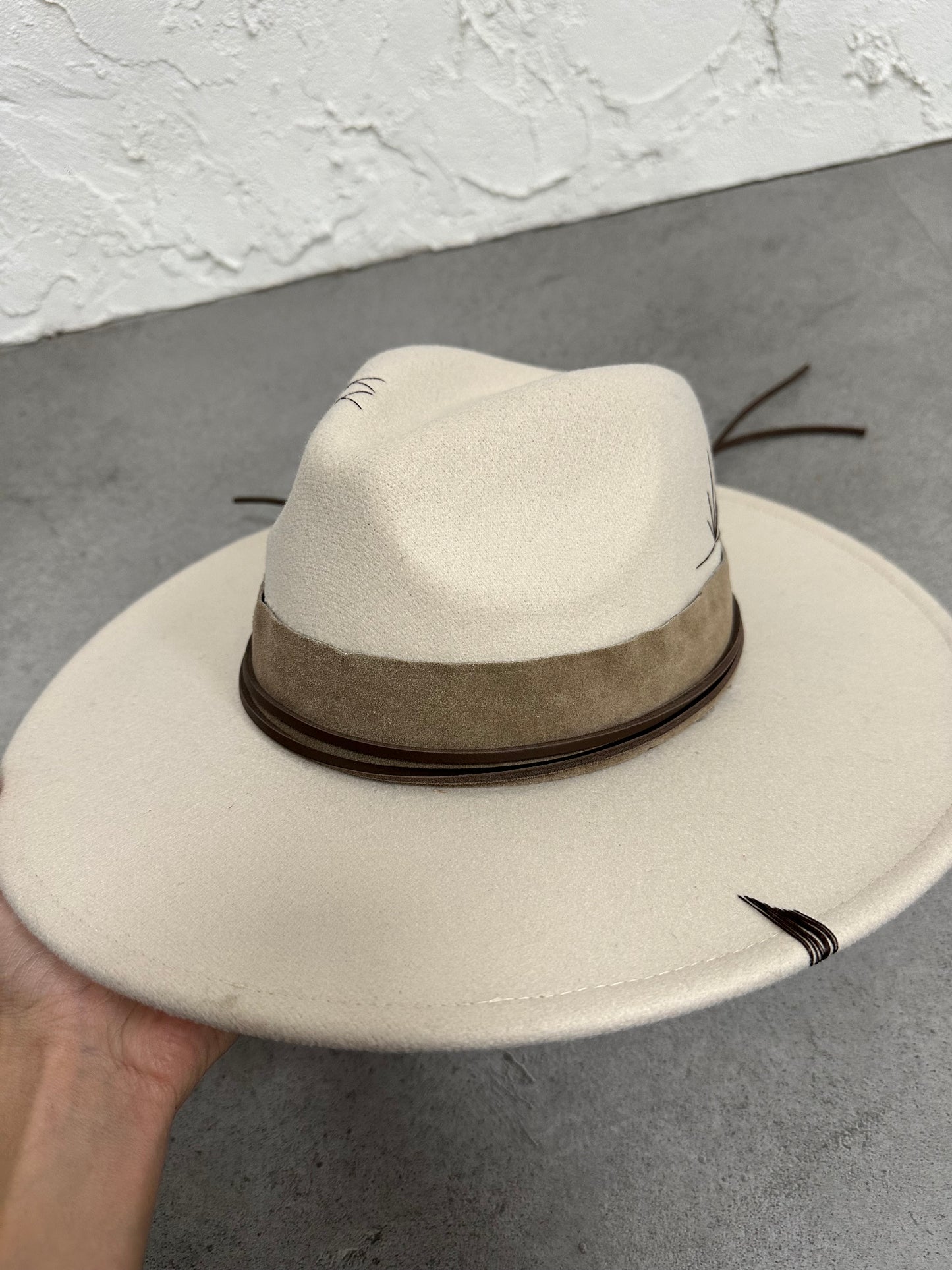 Cappello falda larga