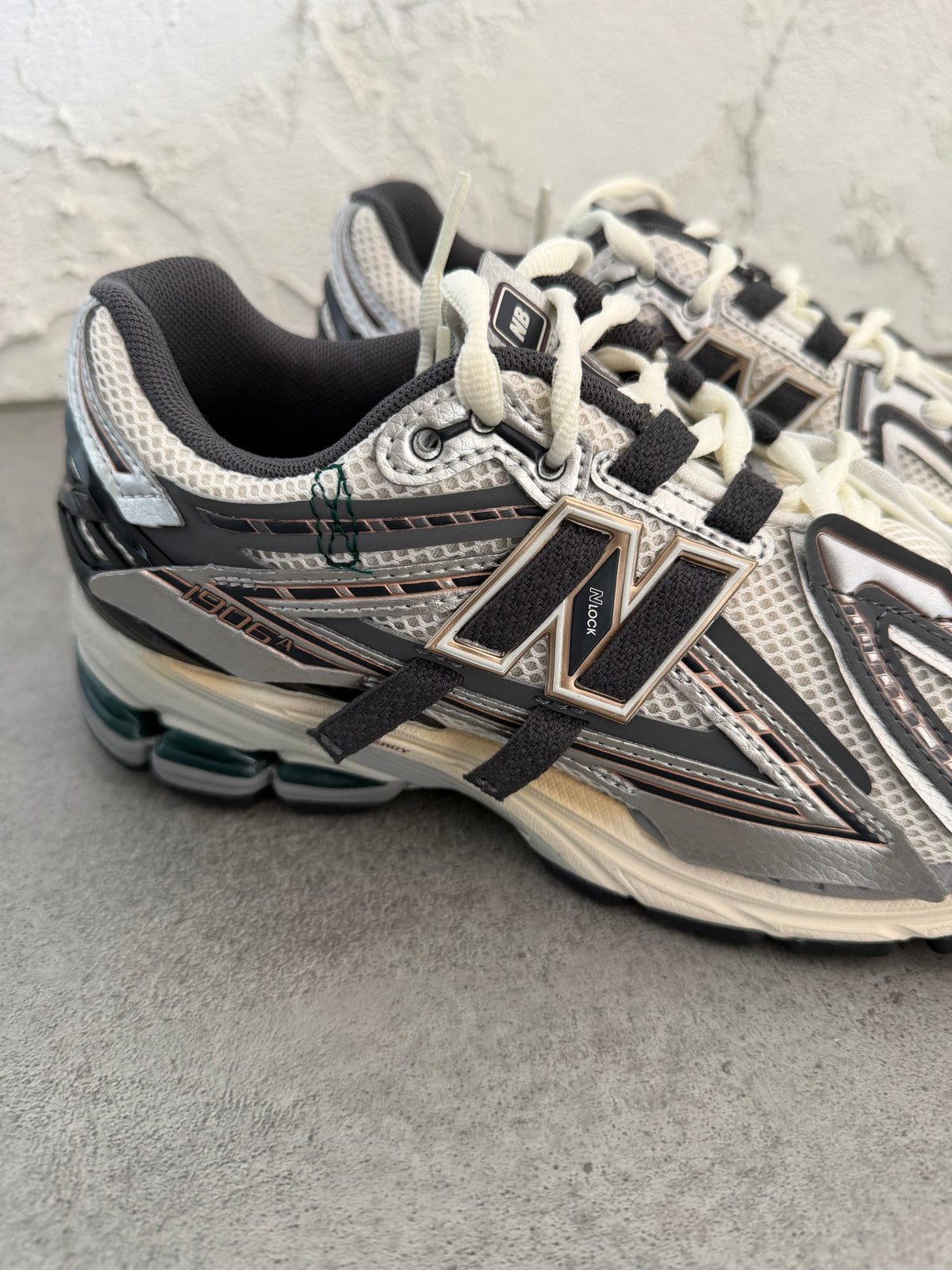 New Balance M1906AD