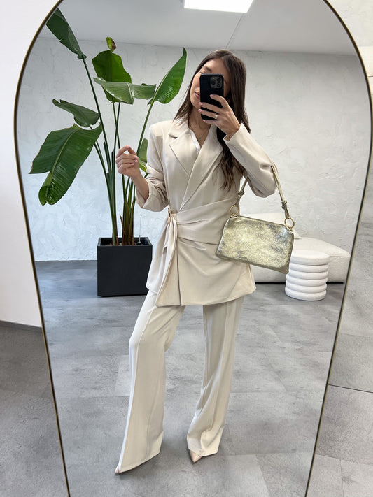 Completo dettaglio oro